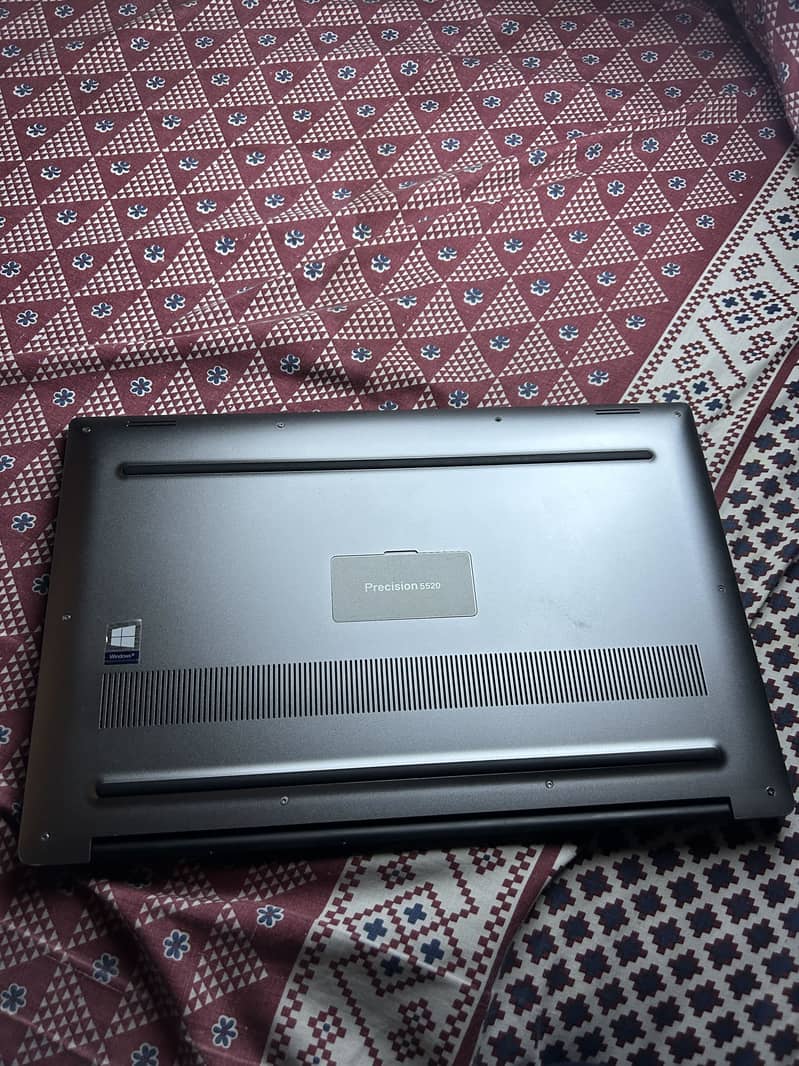 Dell Precision 5520 1