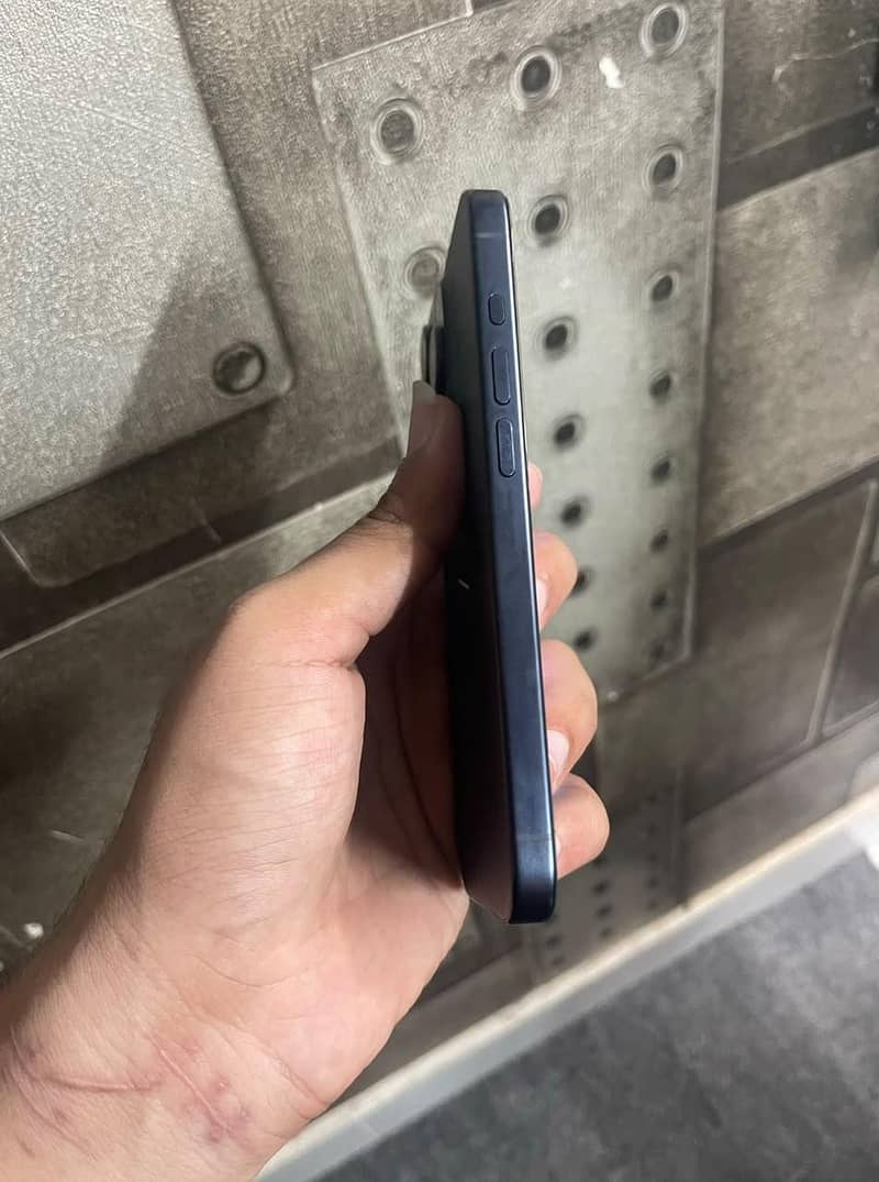 Apple iPhone 15 Pro 2