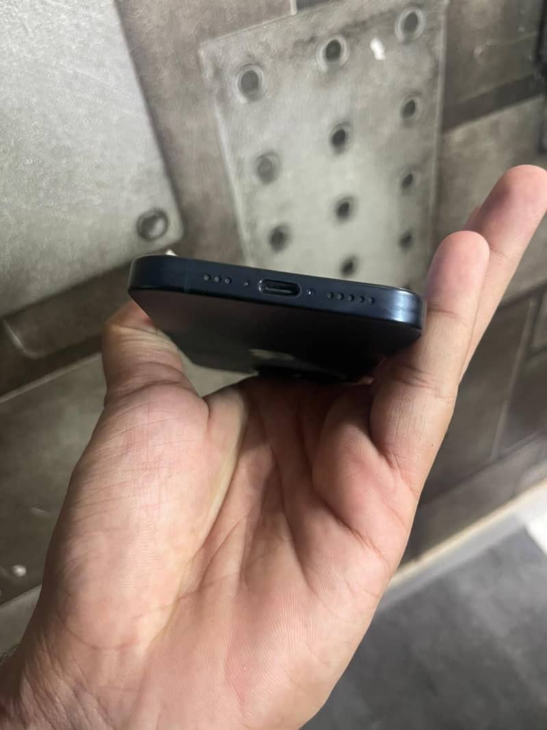 Apple iPhone 15 Pro 3