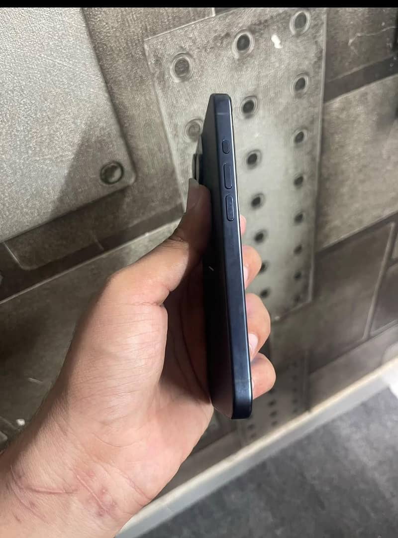 Apple iPhone 15 Pro 4