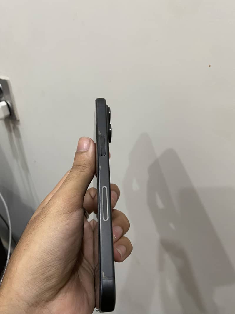 Apple iPhone 15 Pro Max 2