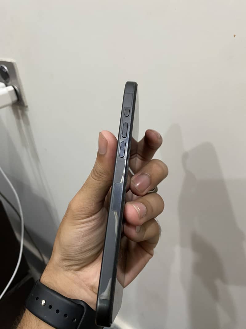 Apple iPhone 15 Pro Max 3