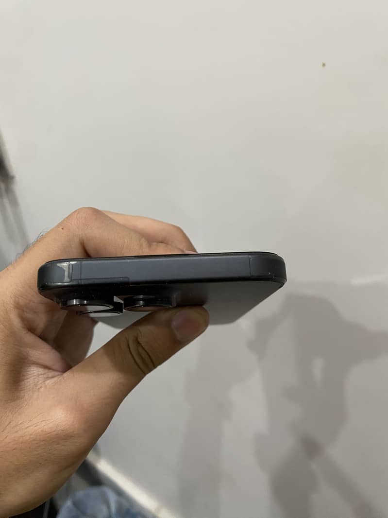 Apple iPhone 15 Pro Max 4