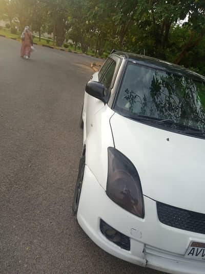Suzuki Swift 2011 please only call no sms