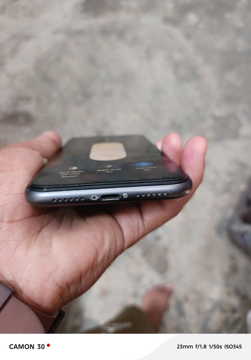 Apple iPhone 11 3