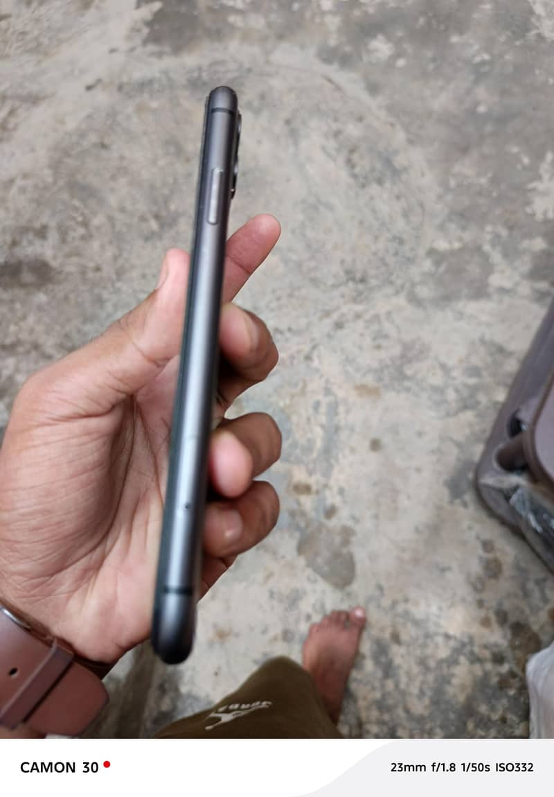 Apple iPhone 11 7