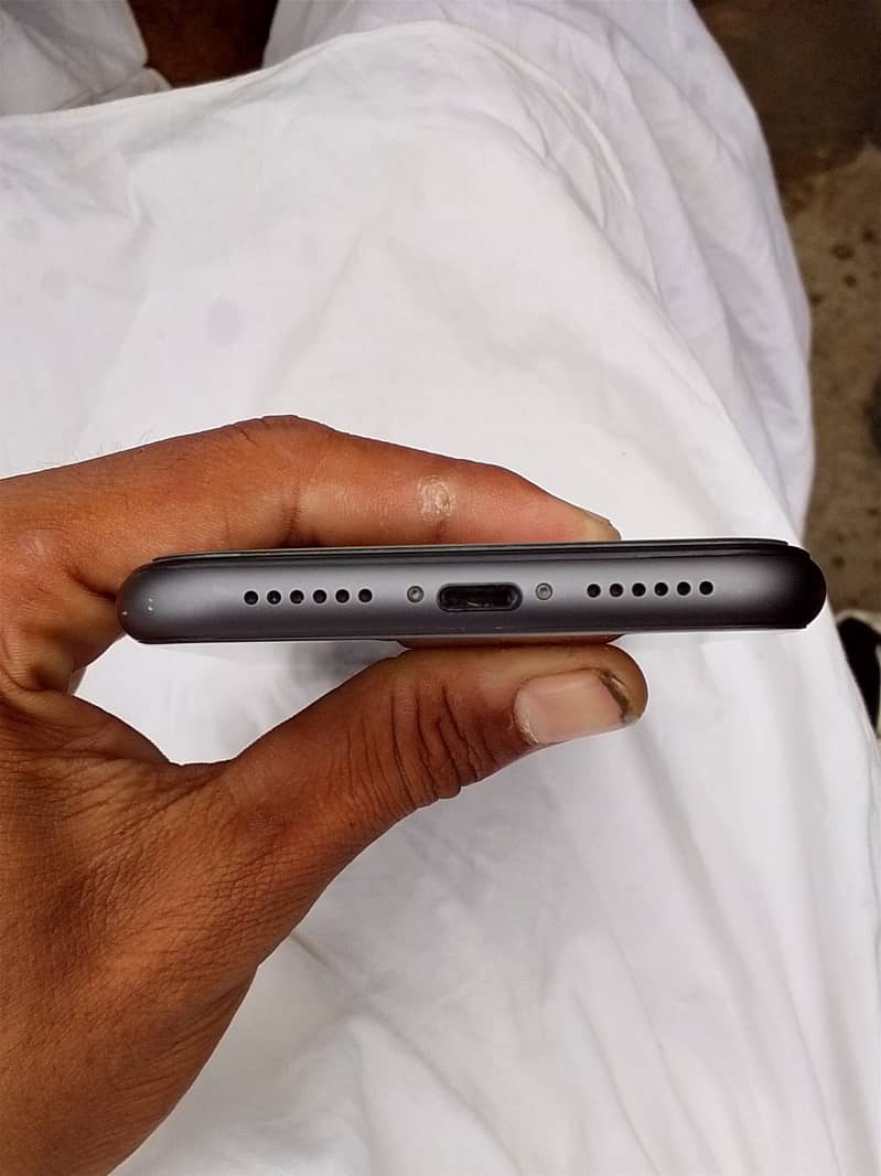 iPhone 11 2