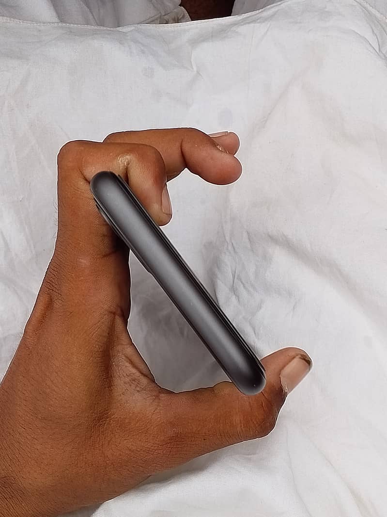 iPhone 11 3