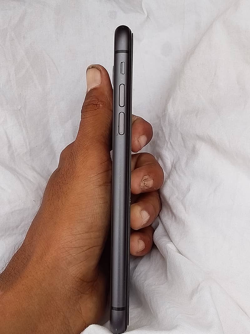 iPhone 11 4