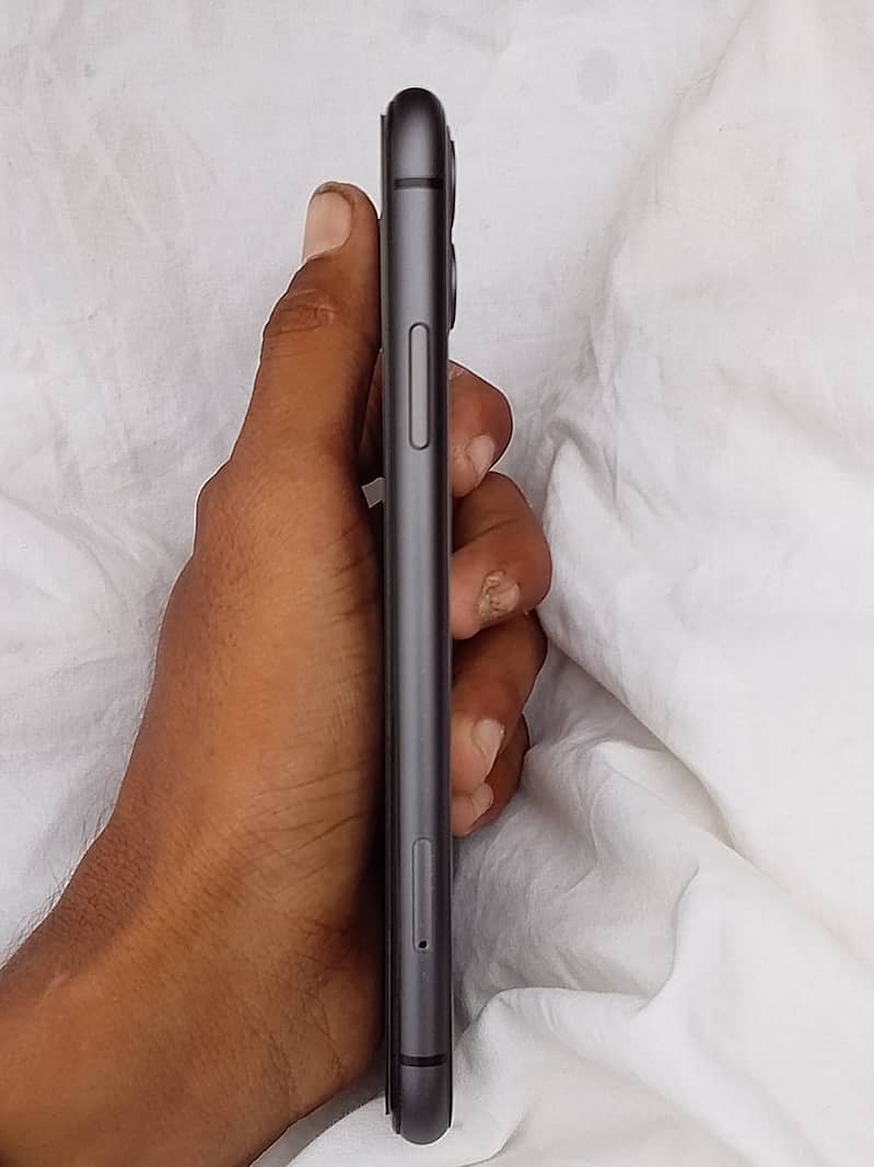 iPhone 11 5