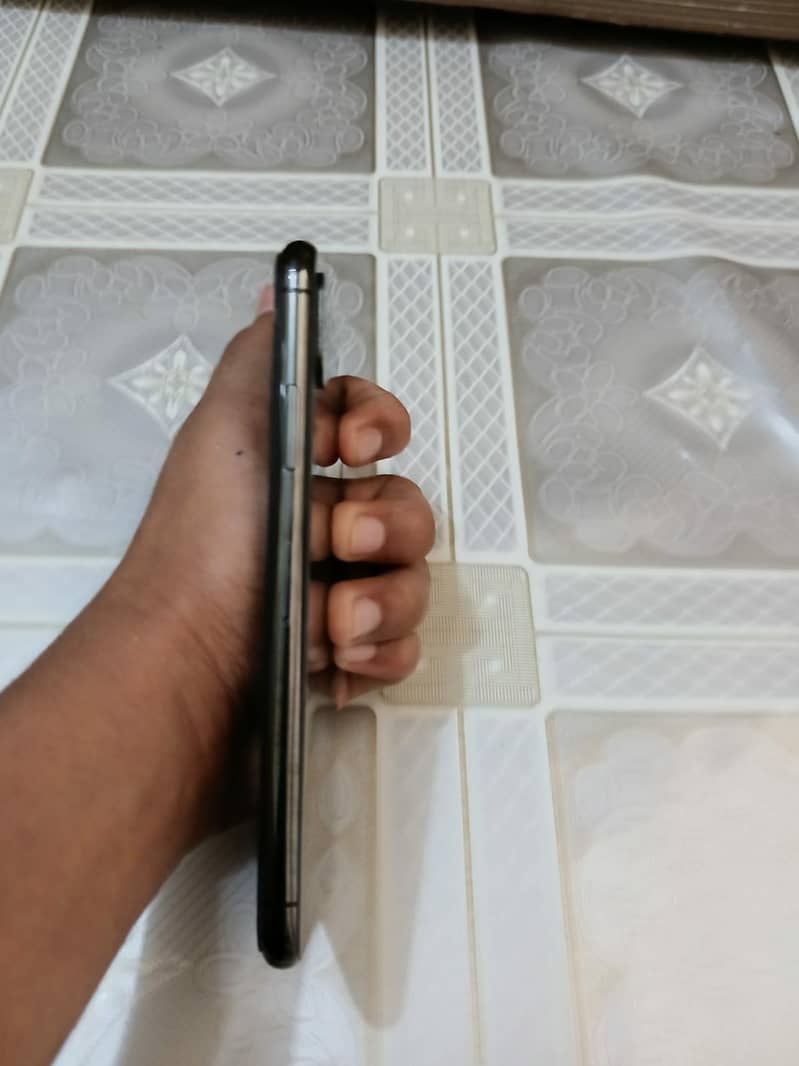 Apple iPhone X 3