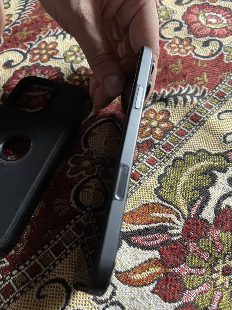 Apple iPhone 16 Pro Max 2
