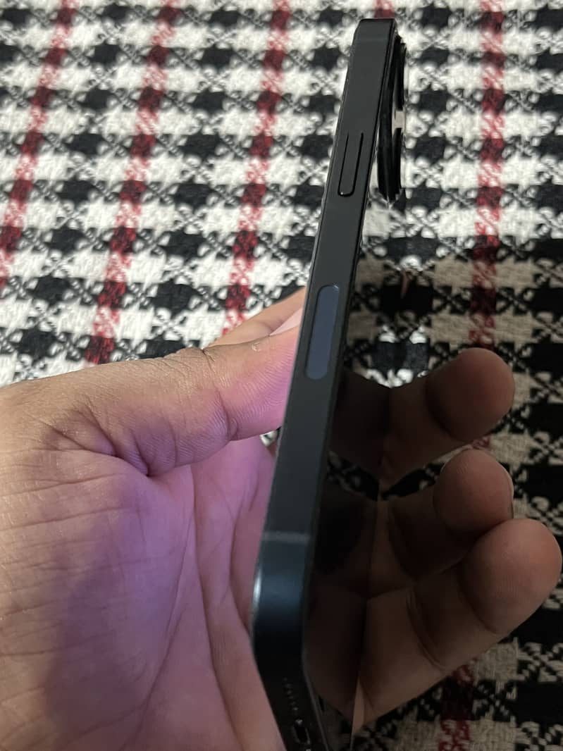 Apple iPhone 13 3