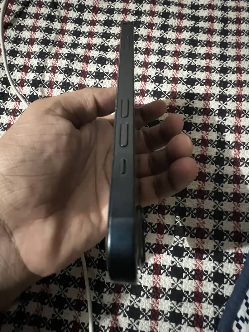 Apple iPhone 13 4