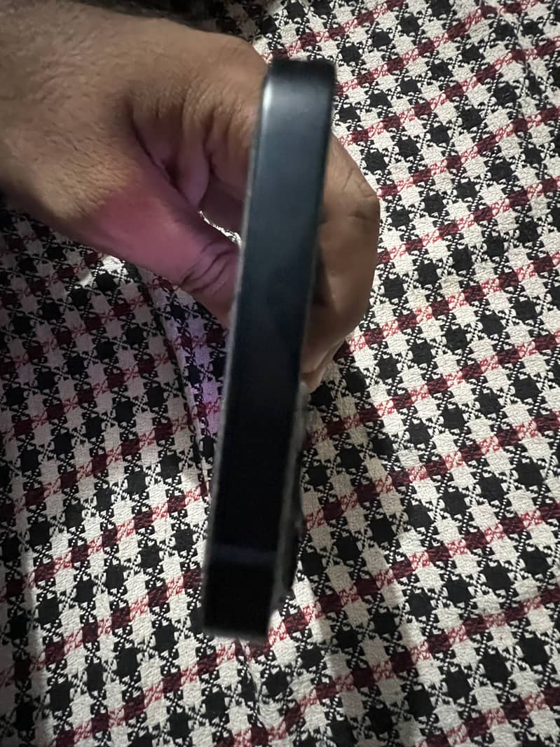 Apple iPhone 13 5