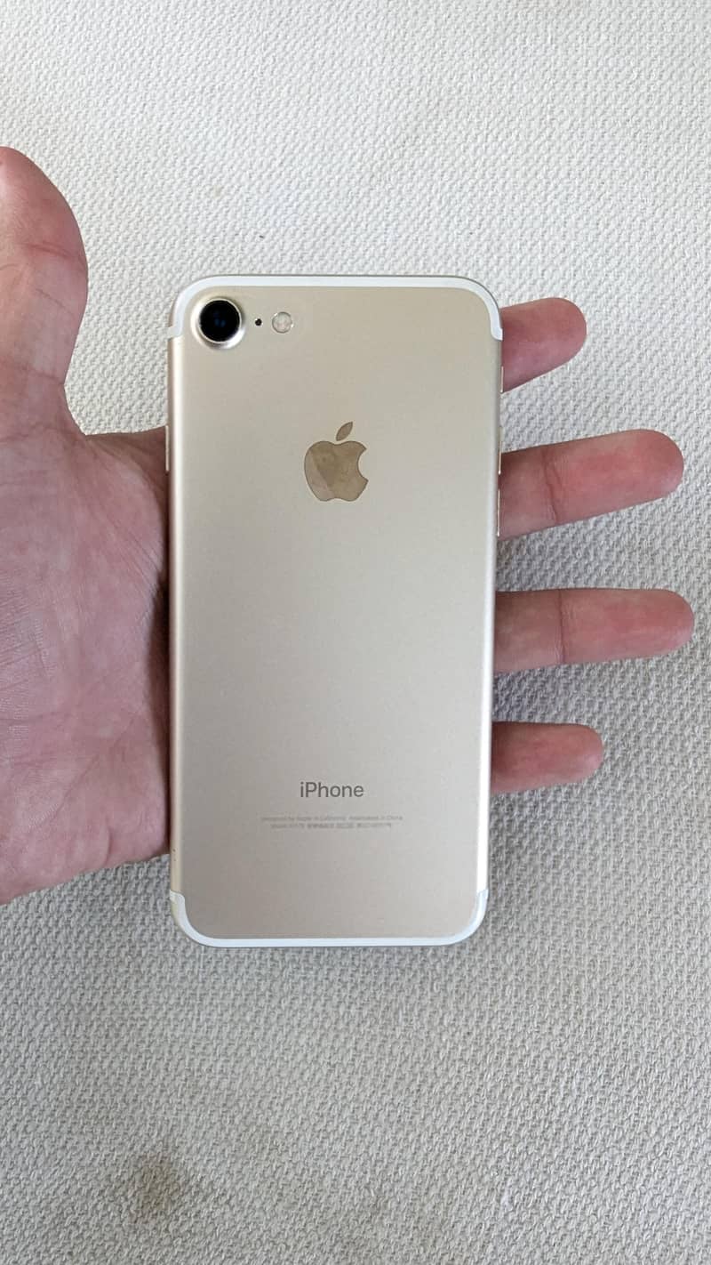 Apple iPhone 7 0