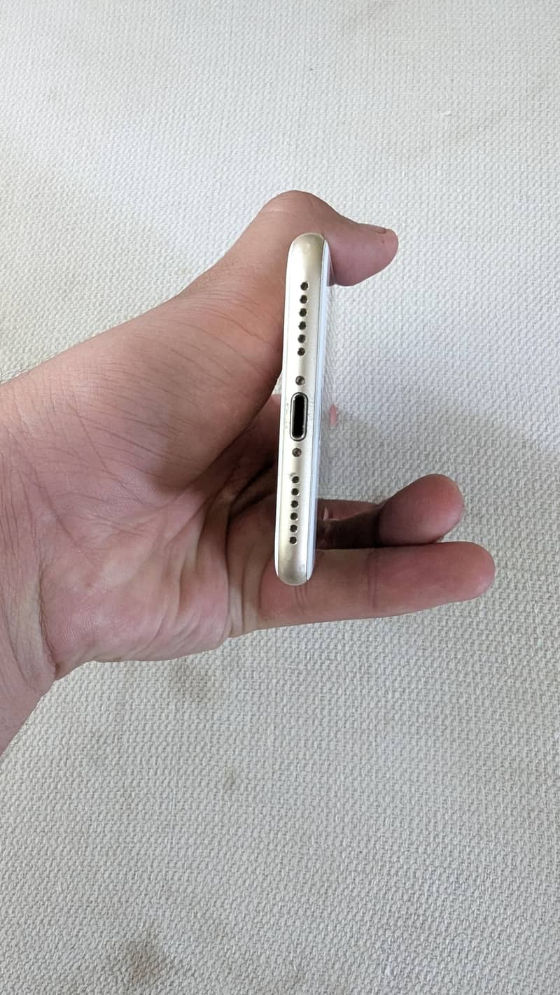 Apple iPhone 7 2