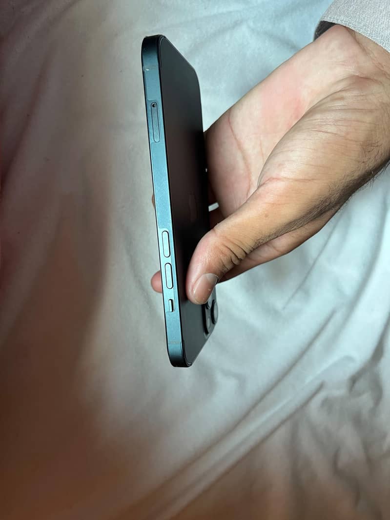 Apple iPhone 13 2