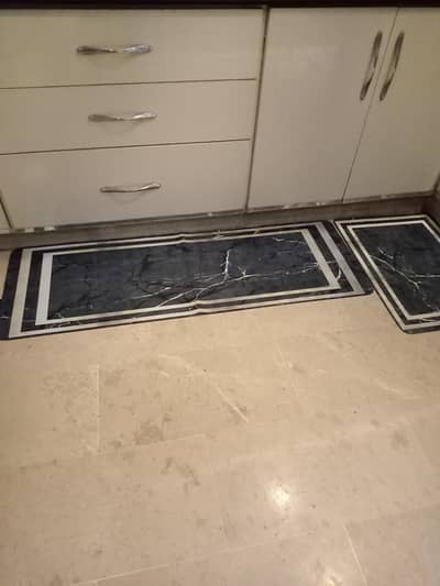 I want sell kitchen runner in bilkul  new condition