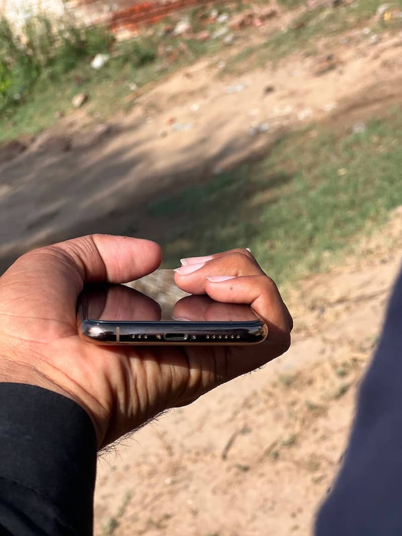 Apple iPhone 11 Pro 2