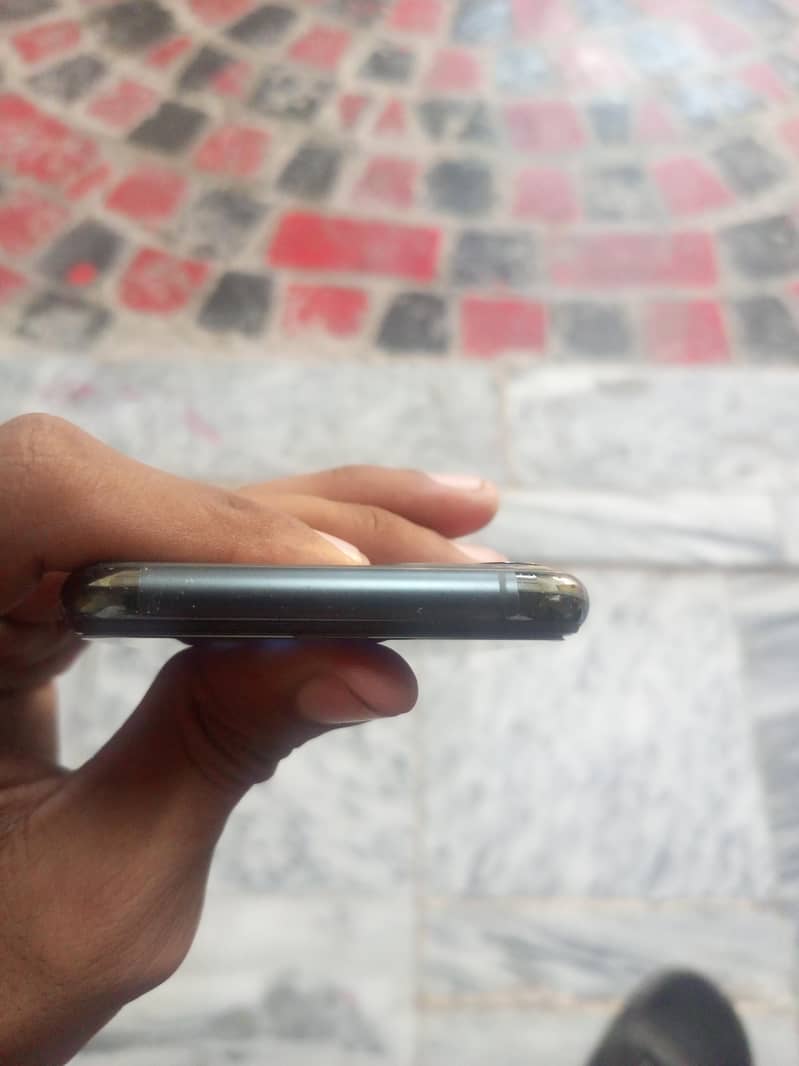 Apple iPhone 11 Pro 2