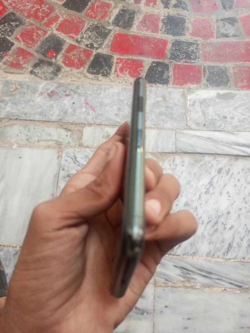 Apple iPhone 11 Pro 3