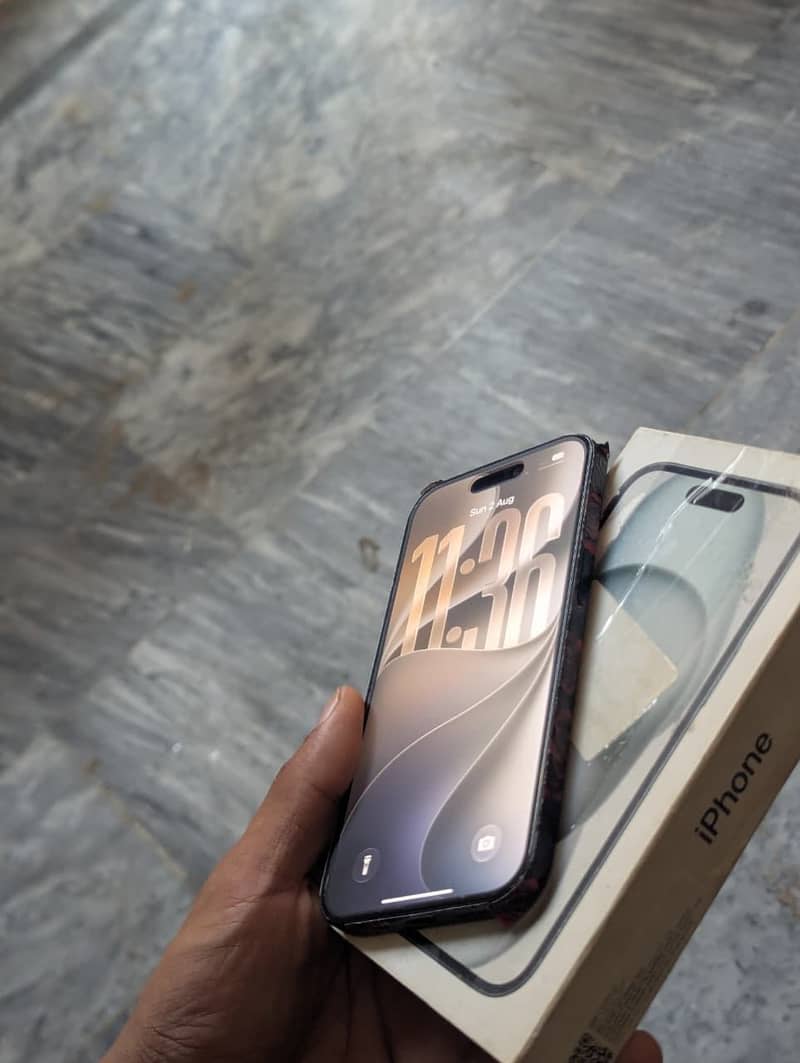 Apple iPhone 15 4