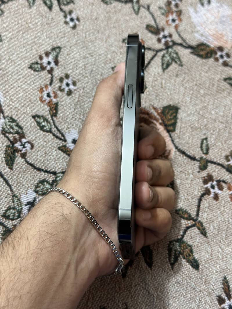 Apple iPhone 14 Pro 4