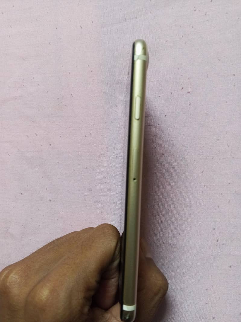 Apple iPhone 7 2