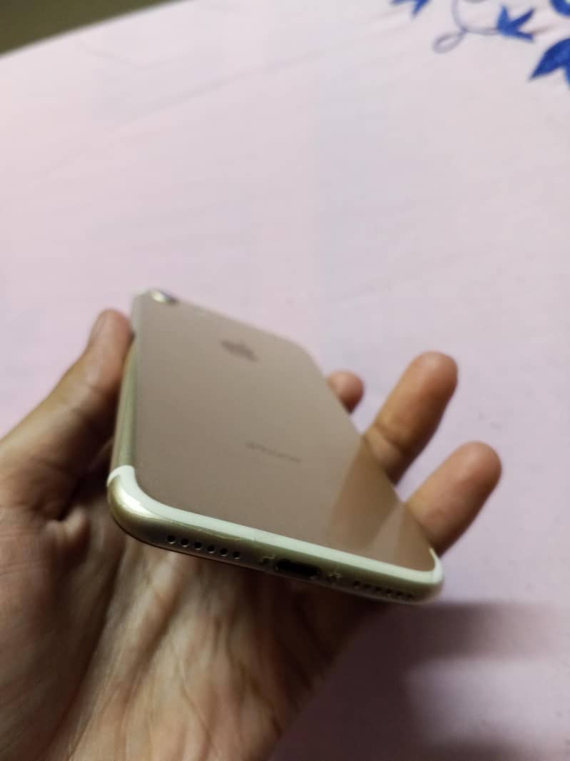 Apple iPhone 7 3