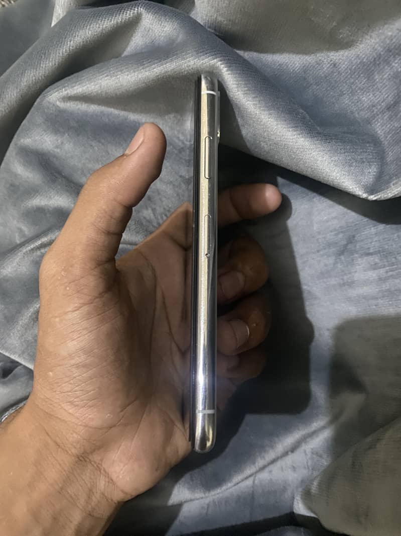 Apple iPhone X 3