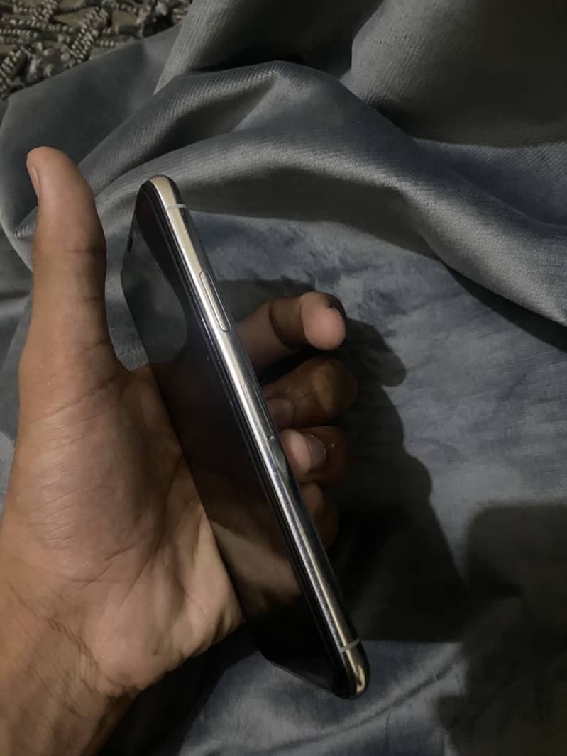 Apple iPhone X 5