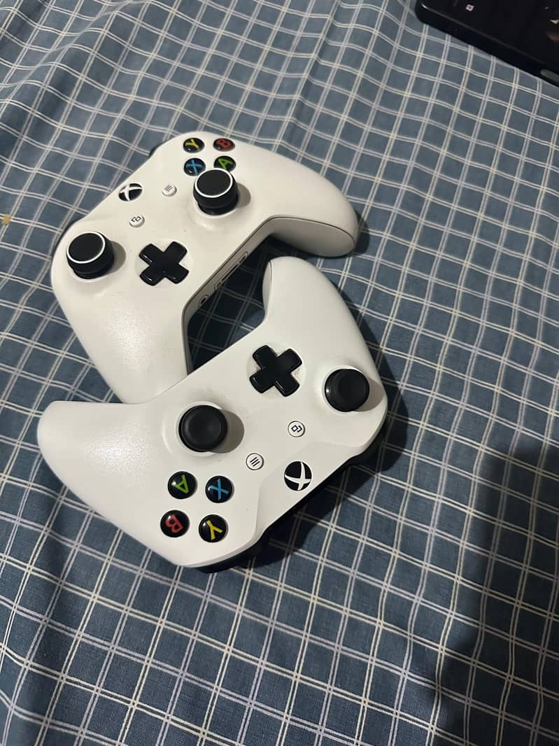 Xbox One S With Two Controllers 1