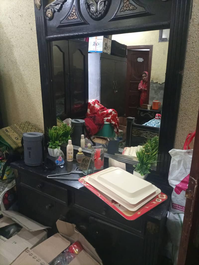 bad showcase dressing table 1