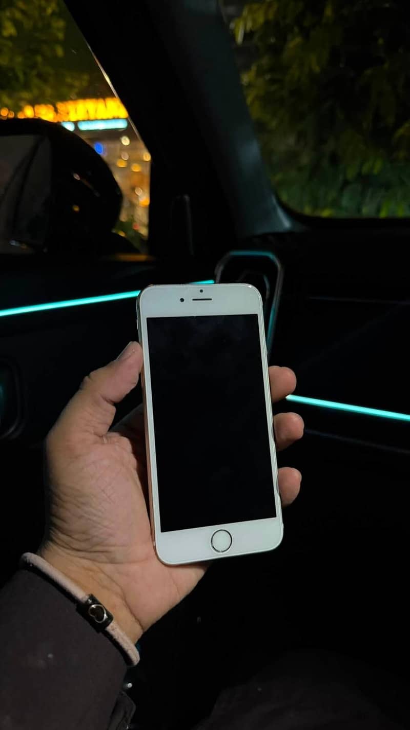 Apple iPhone 6S 1
