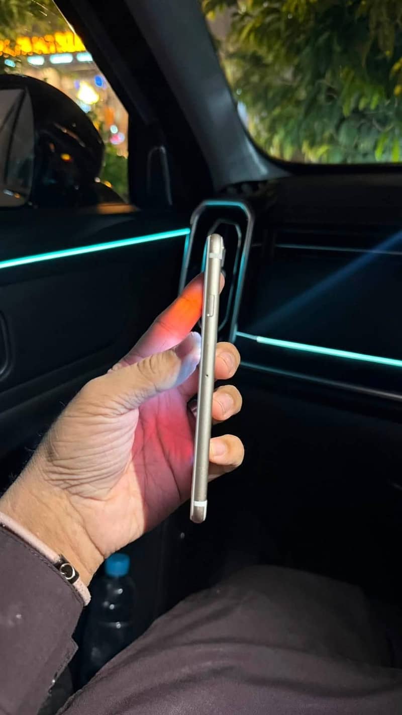 Apple iPhone 6S 4