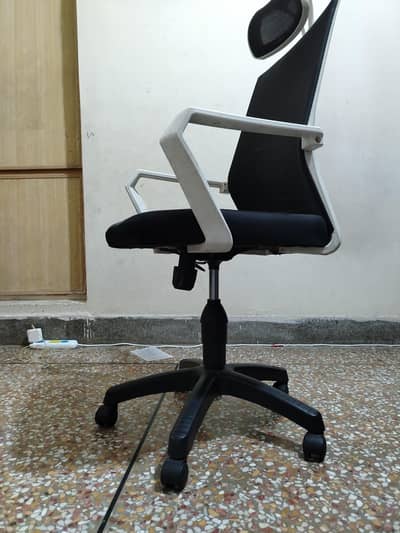Urgent Sale (Moving Abroad): Ergonomic Mesh Office / Gaming Chair