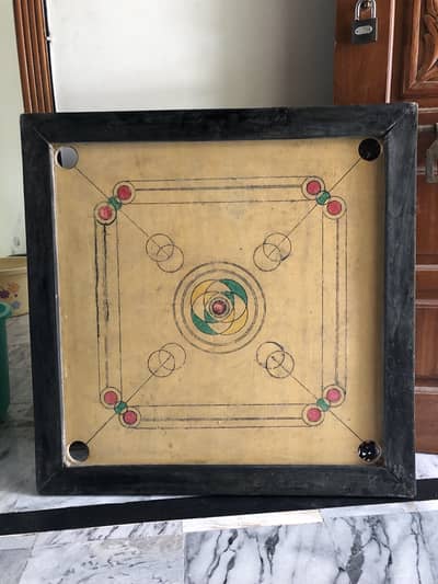 Carrom bord