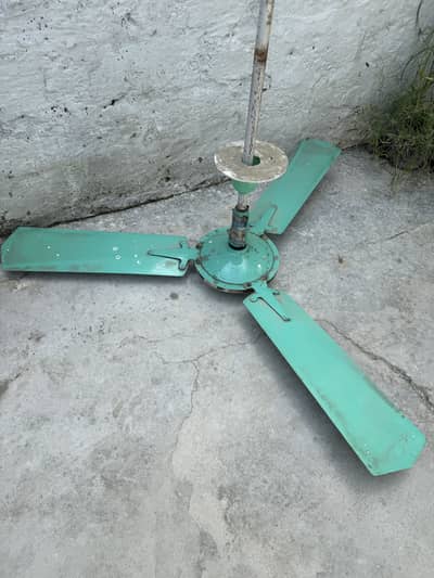Ceilling fan for sale used good condition heavy fan