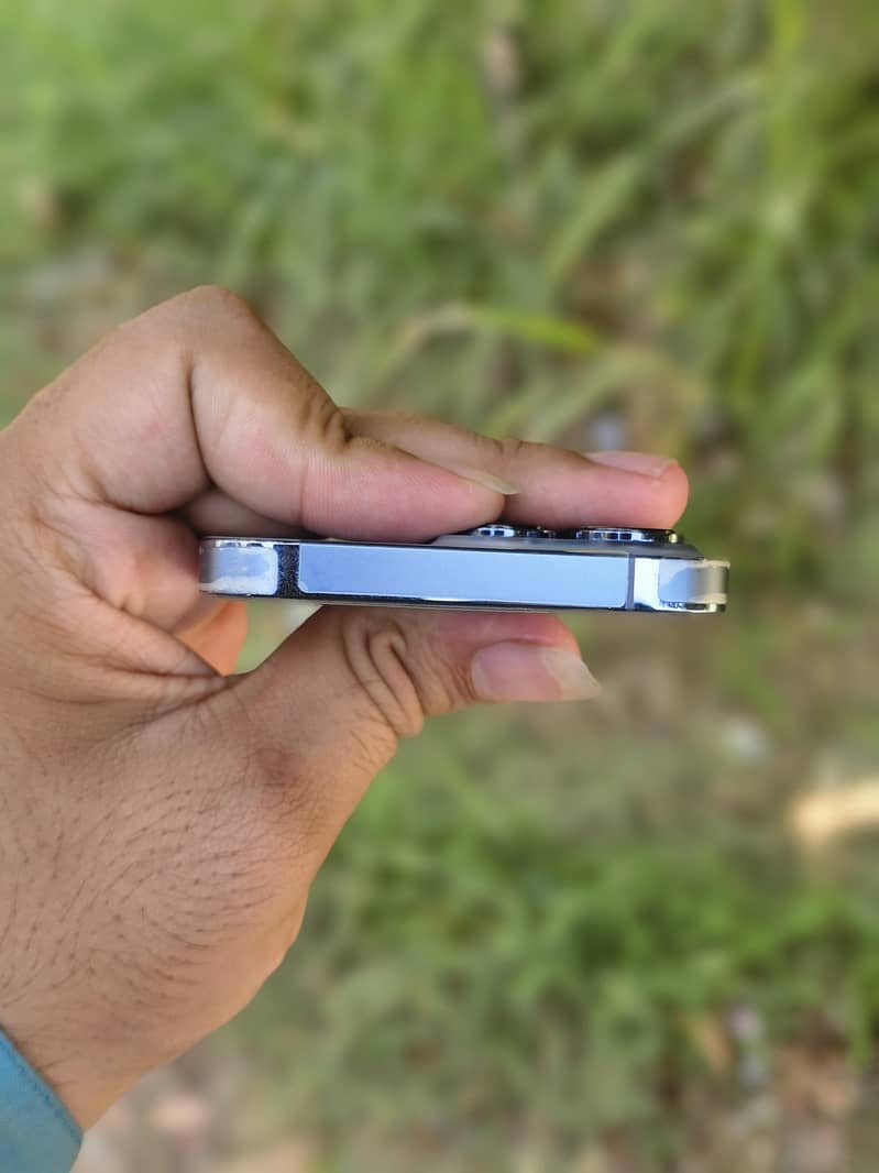 Apple iPhone 13 Pro 2