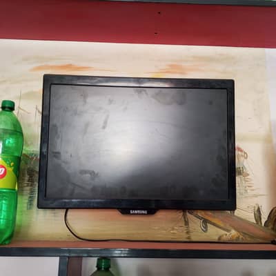 1 month used ki ha Samsung ki ha only LCD ha bos ni ha sath