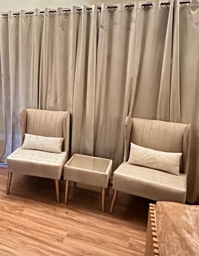 Luxury Chairs Set with Matching Side Table – Excellent Condition