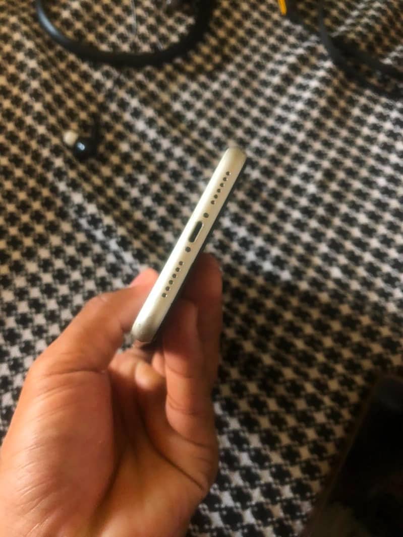 Apple iPhone 11 6