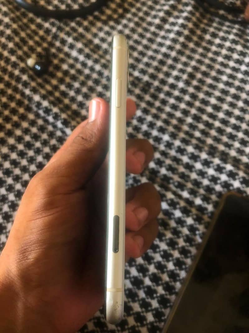 Apple iPhone 11 7