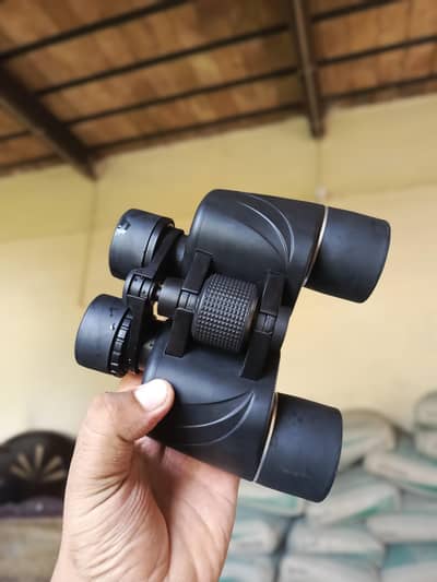 Binoculars Doorbeen