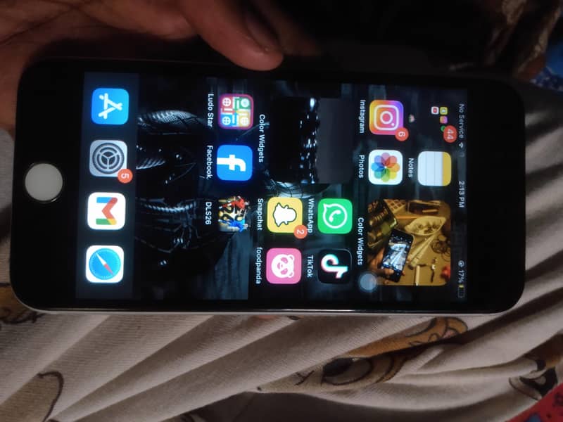 Apple iPhone 7 0
