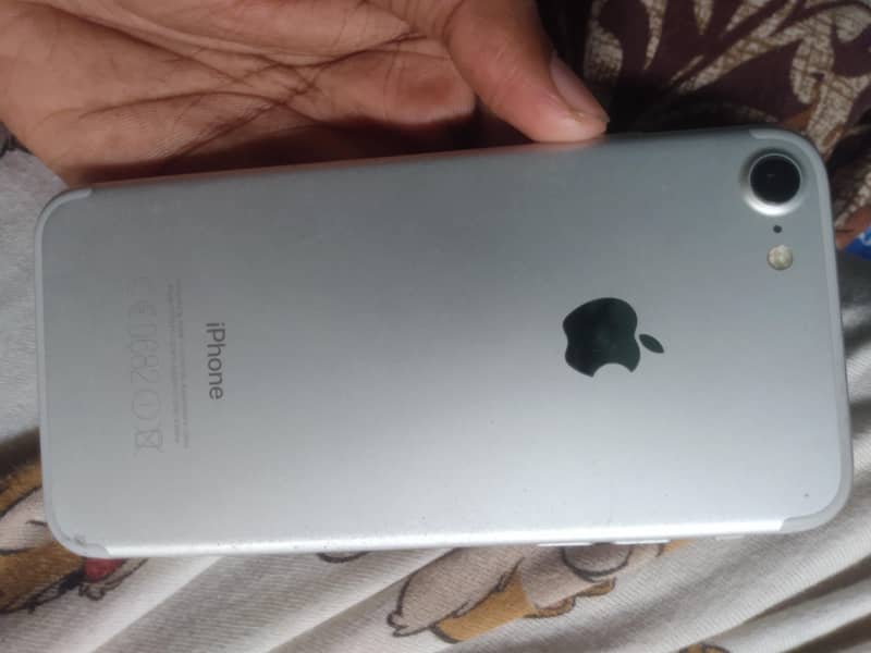 Apple iPhone 7 1