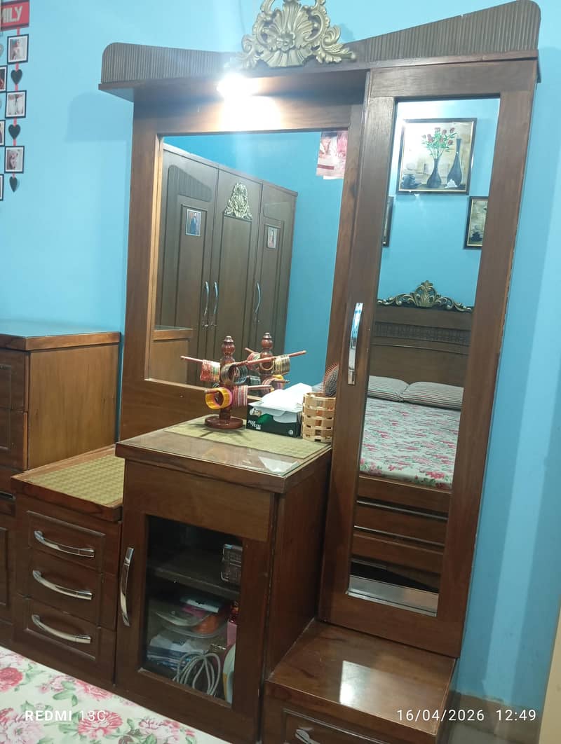 dressing table and side tables 0