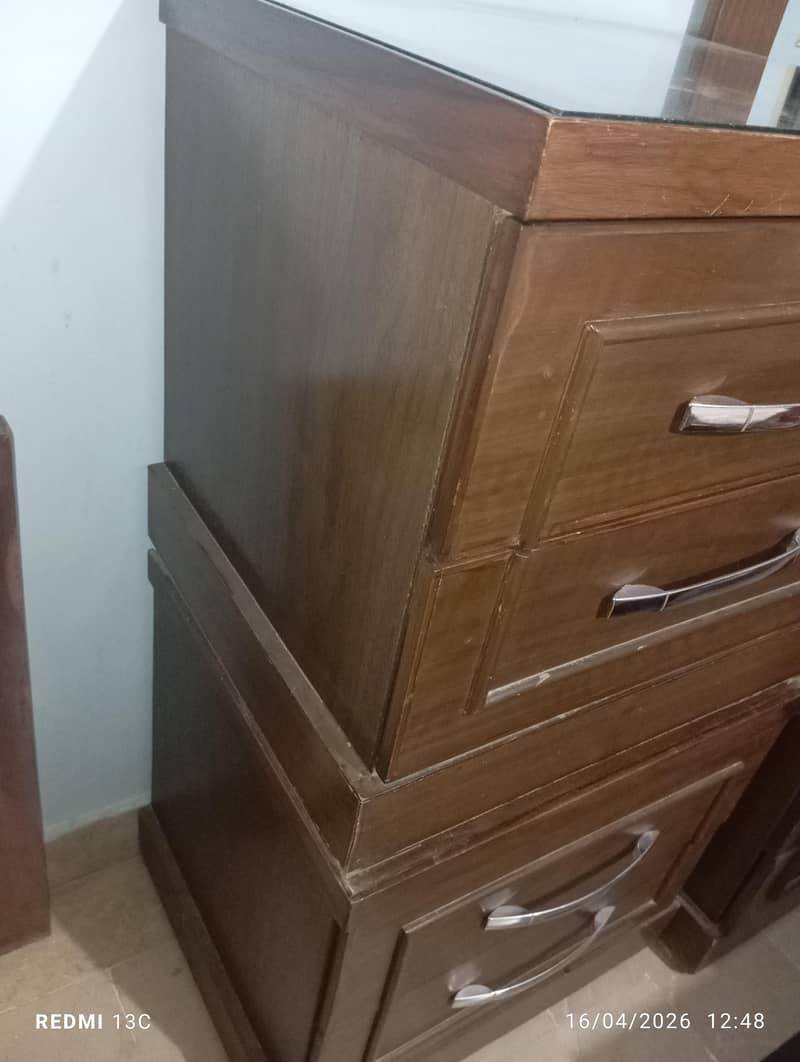 dressing table and side tables 2