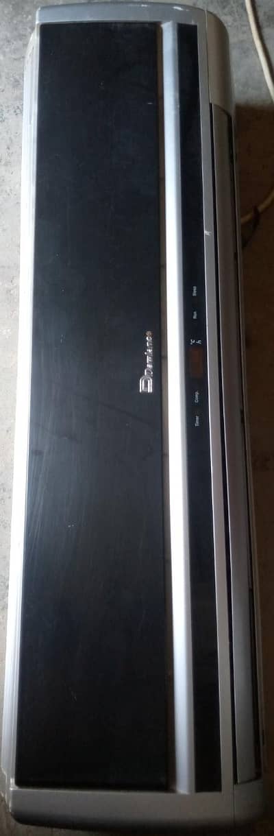 Dawlance 2 ton used Ac excellent condition for sale